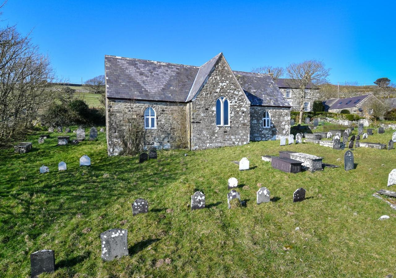 St Aelrhiws Church Luaran gambar